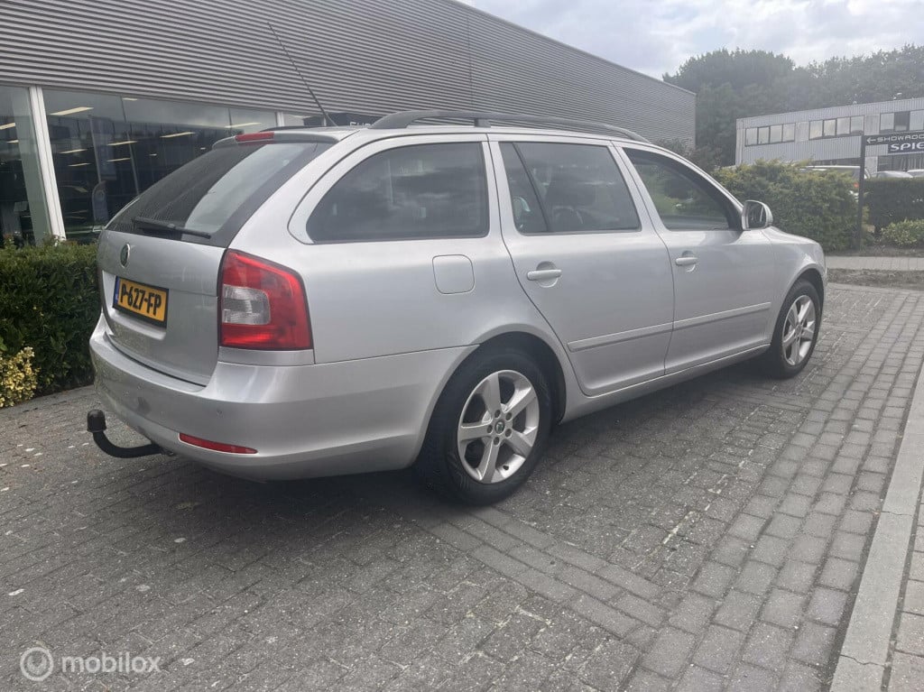 Skoda Octavia combi 1.4 tsi elegance bl xenon navi