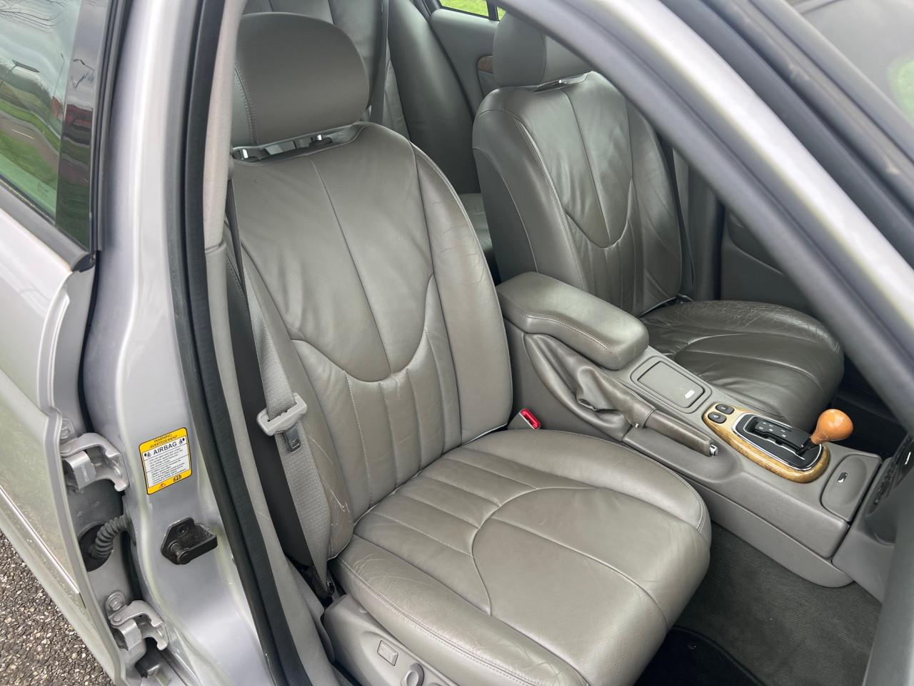 Prachtige Jaguar S Type uit 2000 met slechts 131.000 km aantoonbaar!!