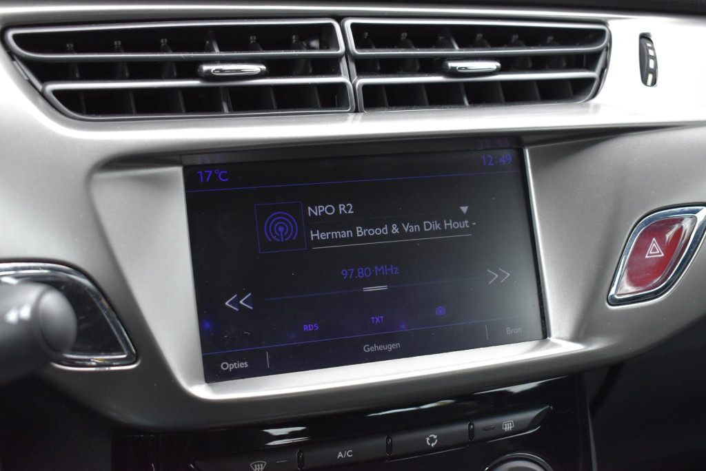 Ds Ds 3 1.2 puretech so chic | cruise control | climate control | navigatie