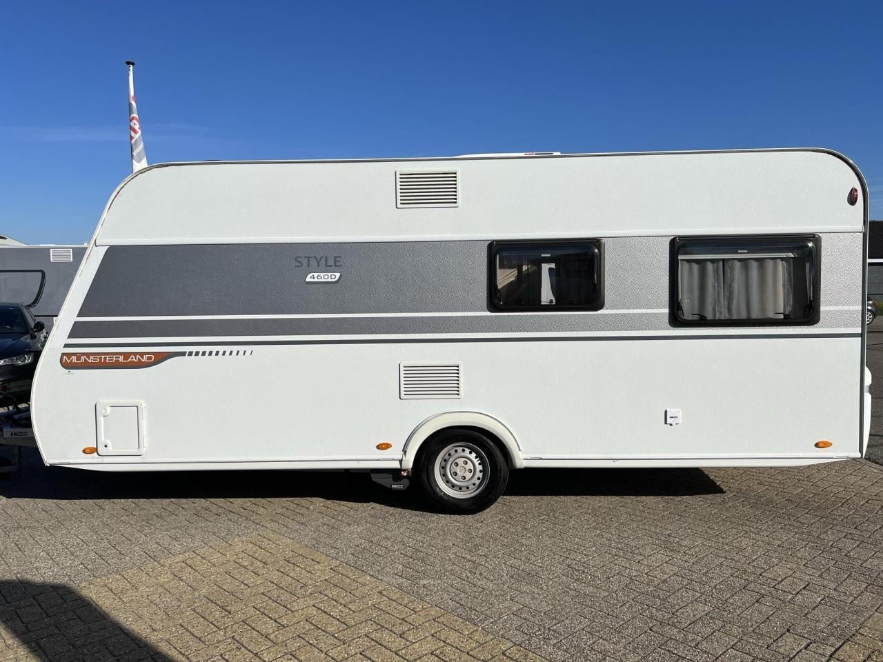 LMC Style 460D caravan, zeer compleet met mover, airco, voortent en luifel