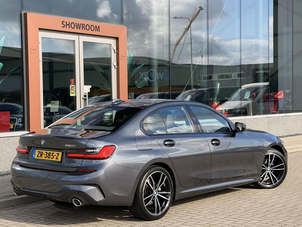BMW 3-serie 320i m-sport | cruise | m zetels | apple carplay | navi | sfeer
