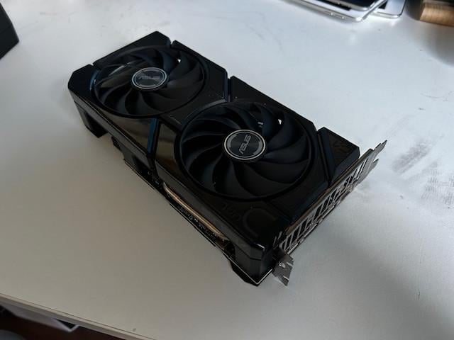 ASUS Dual GeForce RTX™ 4060 Ti 8gb