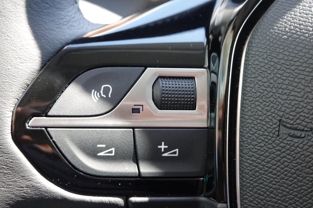 Peugeot 208 1.2 puretech 100 allure