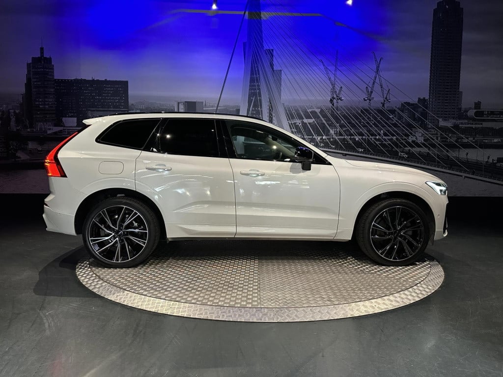 Volvo XC60 2.0 t6 plug-in hybrid awd plus dark *pano*hksound*leder*memory*