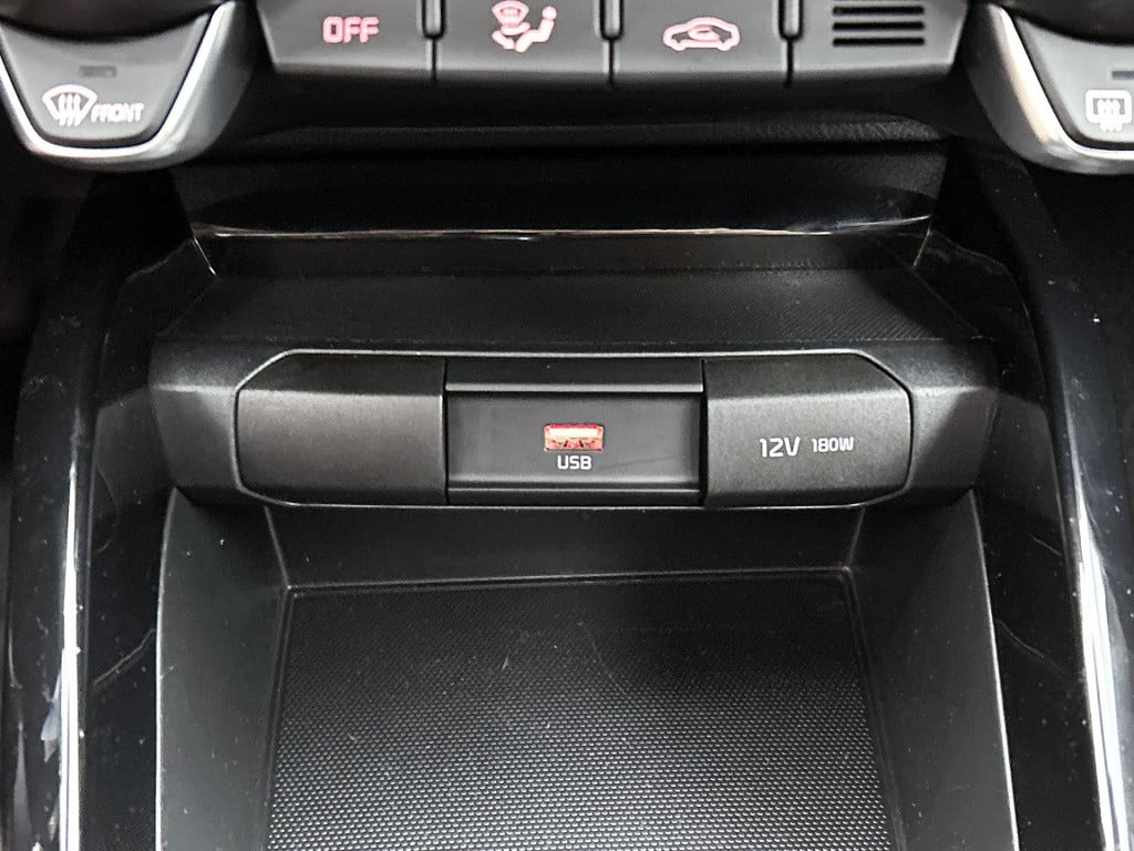 Kia Stonic 1.0 t-gdi mhev dynamicline | navigatie | trekhaak | climate cont