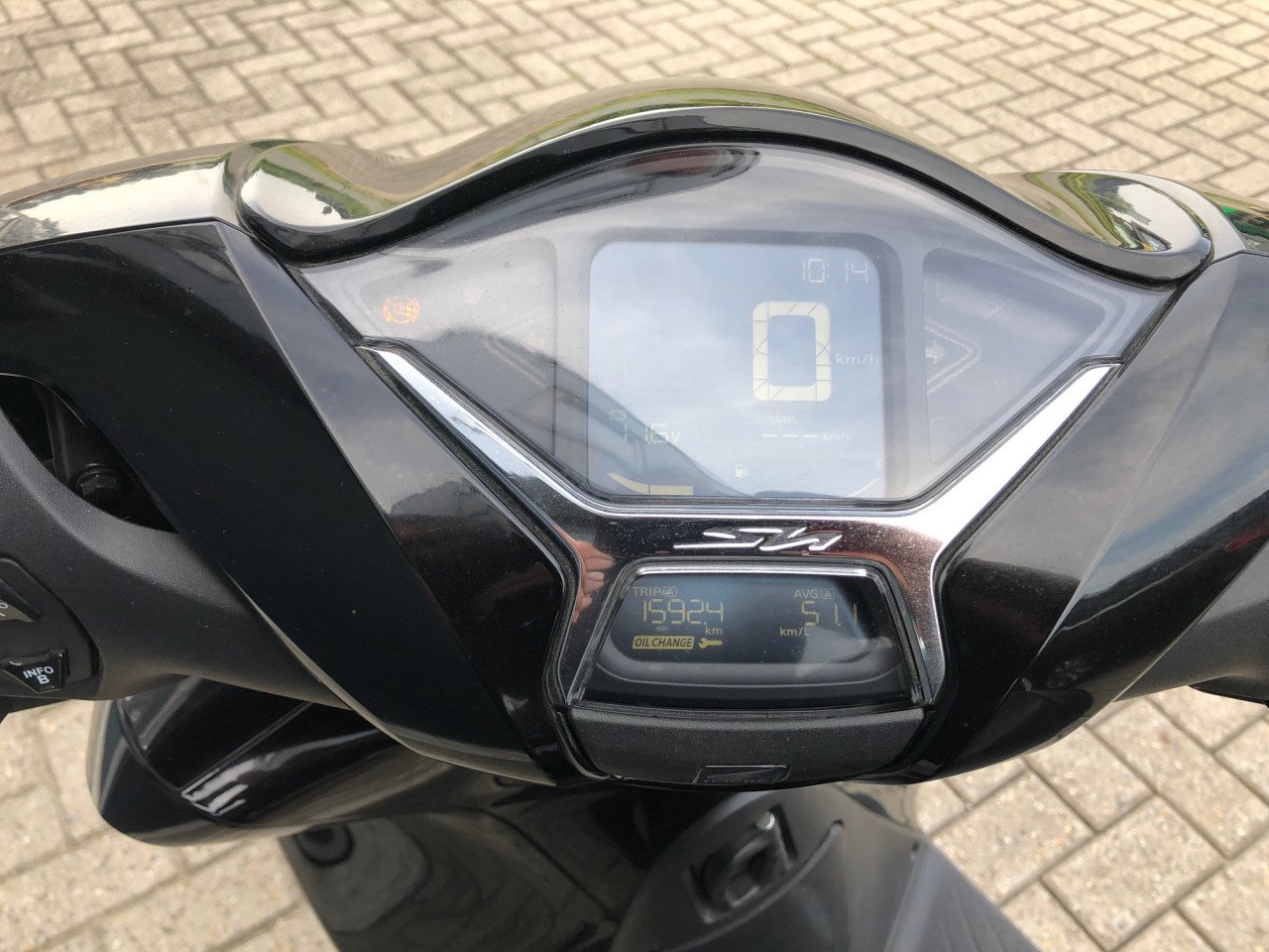 Als nieuwe Honda SH150i ABS uit 2020, nog geen 1600 km!!, topkoffer €3700,-