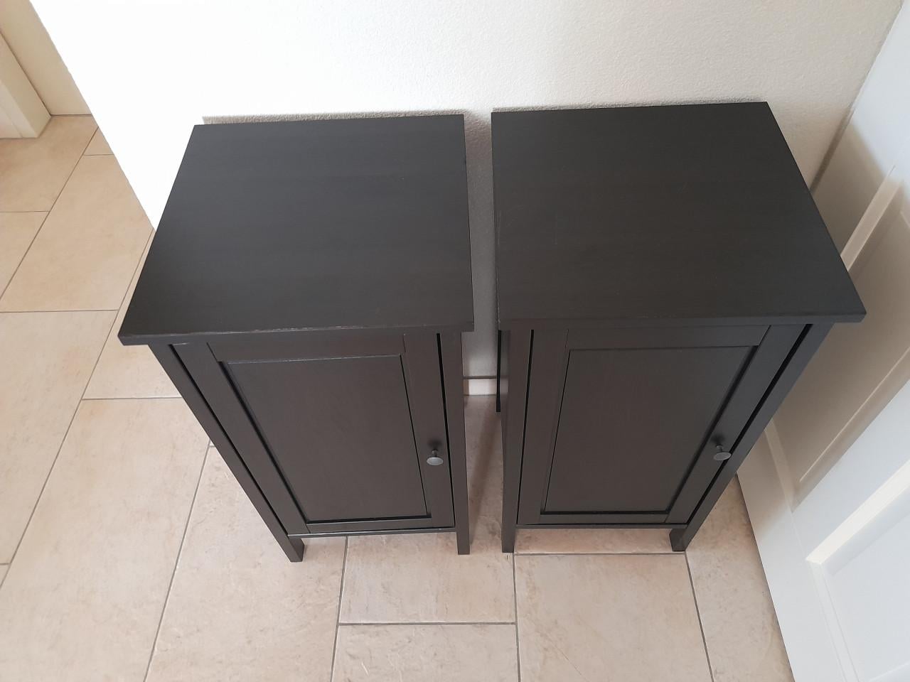 2 Nachtkastjes 39 x 39 x 75H ( in goede staat )