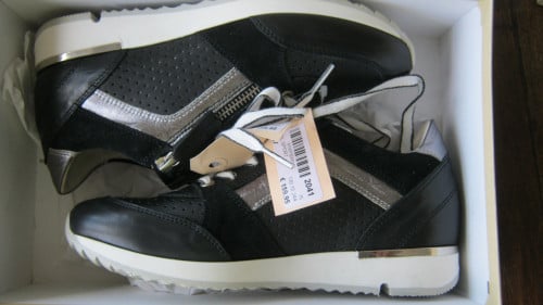 NIEUW DLS SPORT MAAT 37 VOOR 50 EURO