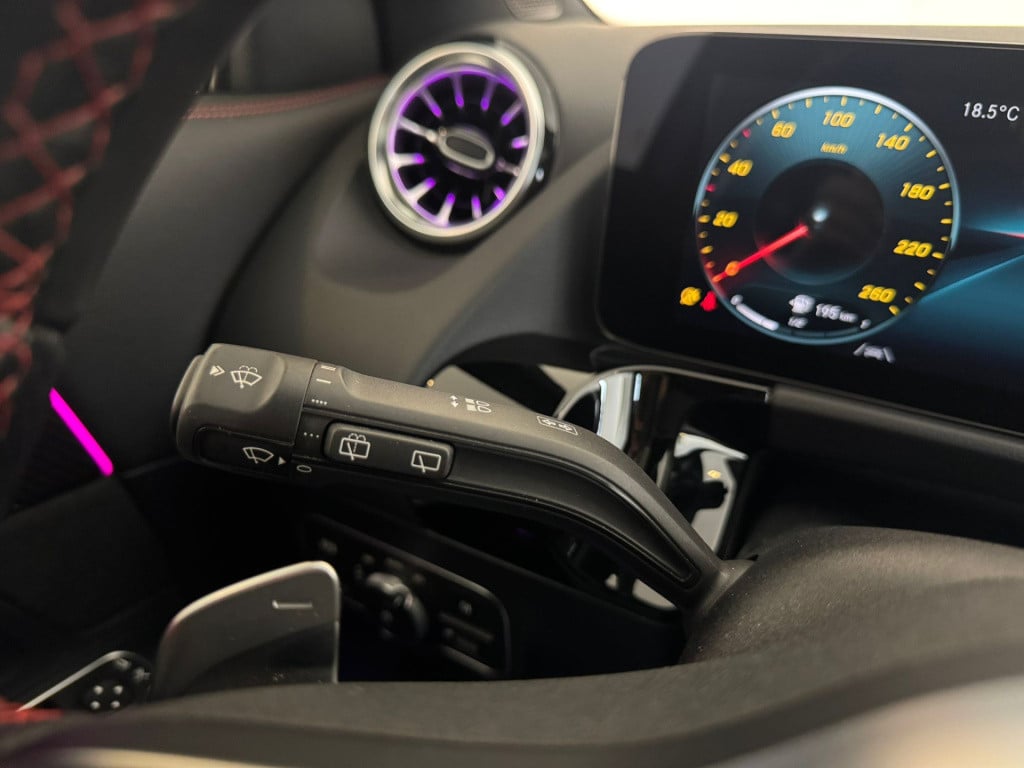 Mercedes-Benz Gla-klasse 180 business solution amg