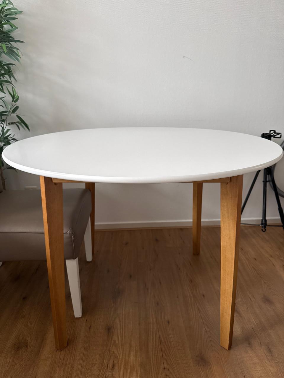 Mooie ronde eettafel