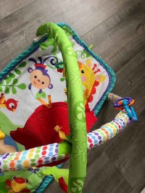 Kleurig kinderkleed met bogen en leuke & leerzame accessoires!