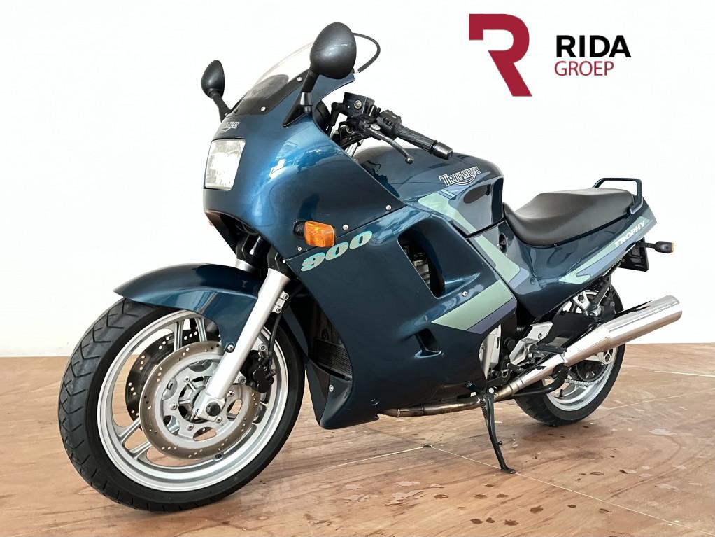 Triumph Trophy tour 900