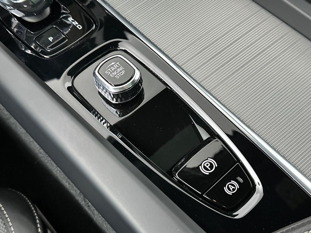 Volvo XC60 t6 398pk recharge black edition| pano| luchtvering| 360 camera