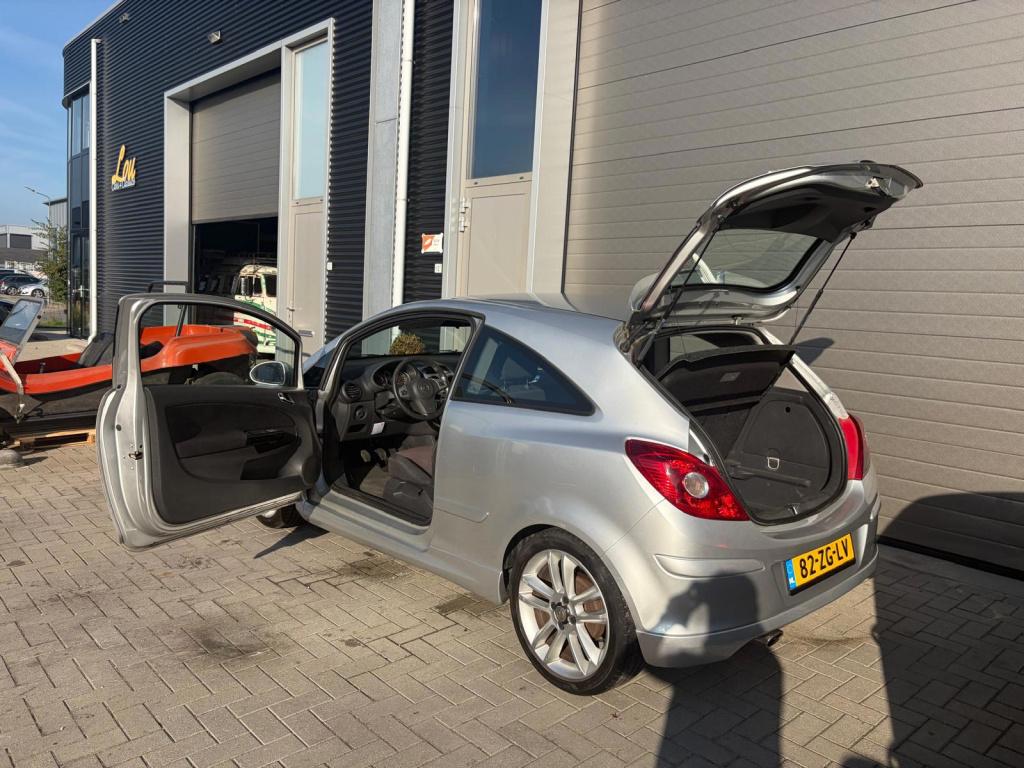 Opel Corsa 1.4-16v sport/opc uitvoering/airco/cruise control/