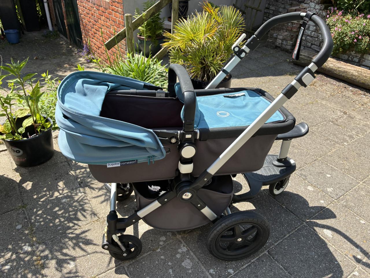 Complete Bugaboo Cameleon 3 kinderwagen in kleur blauw en donkergrijs