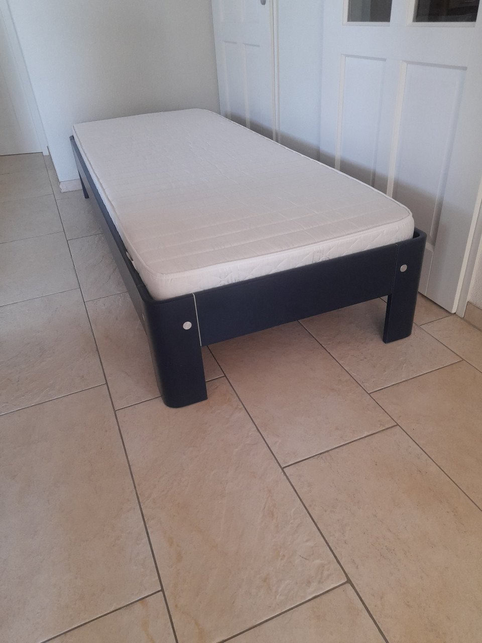 Compleet Auping bed met matras  80 x 210  (in goede nette staat )