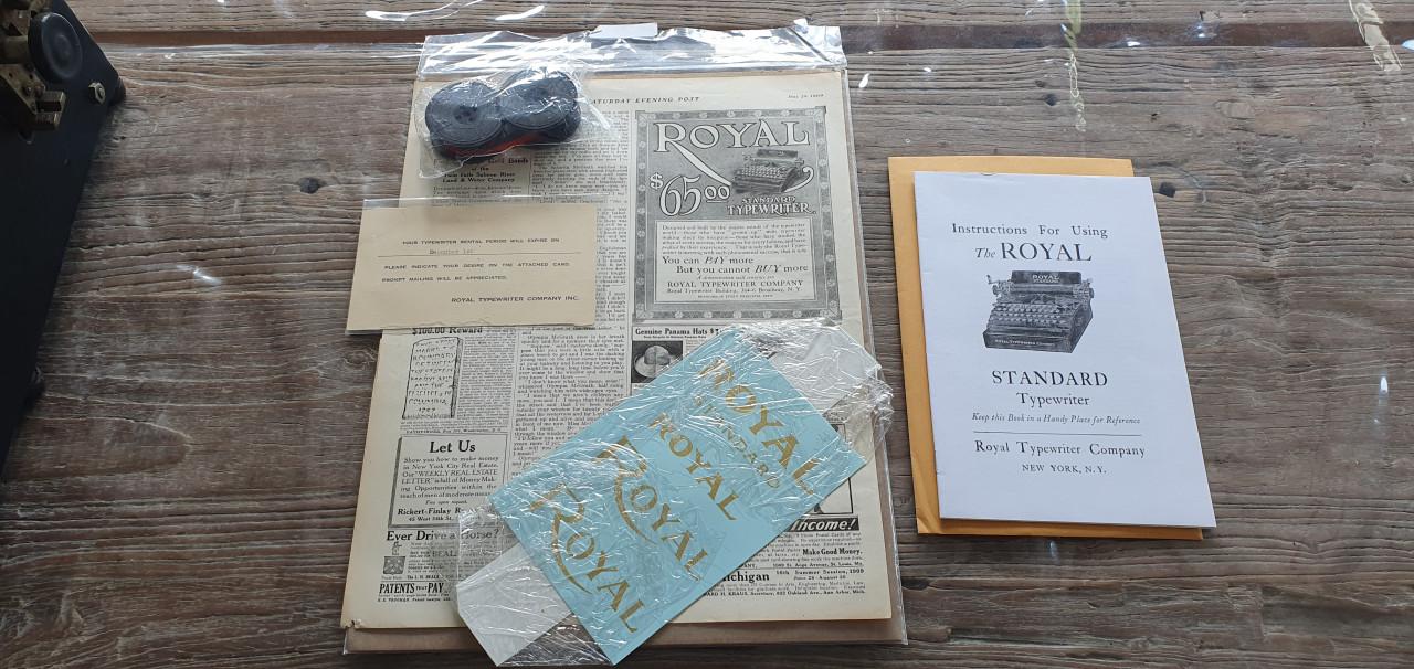 Een zeldzame Royal 1, flatbet typemachine, typewriter