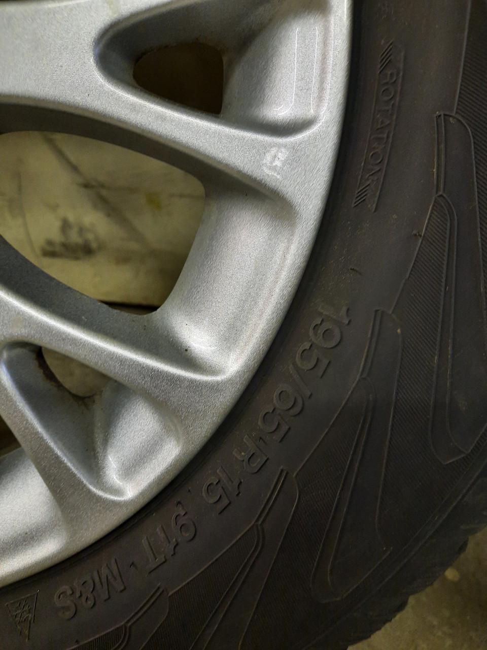 2 stuks aanhangwagen velgen met goede band. 4x100 aanhanger Fiat Opel