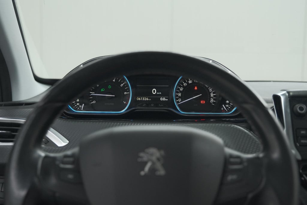 Peugeot 2008 puretech 130 gt-line | trekhaak | camera | apple carplay | par