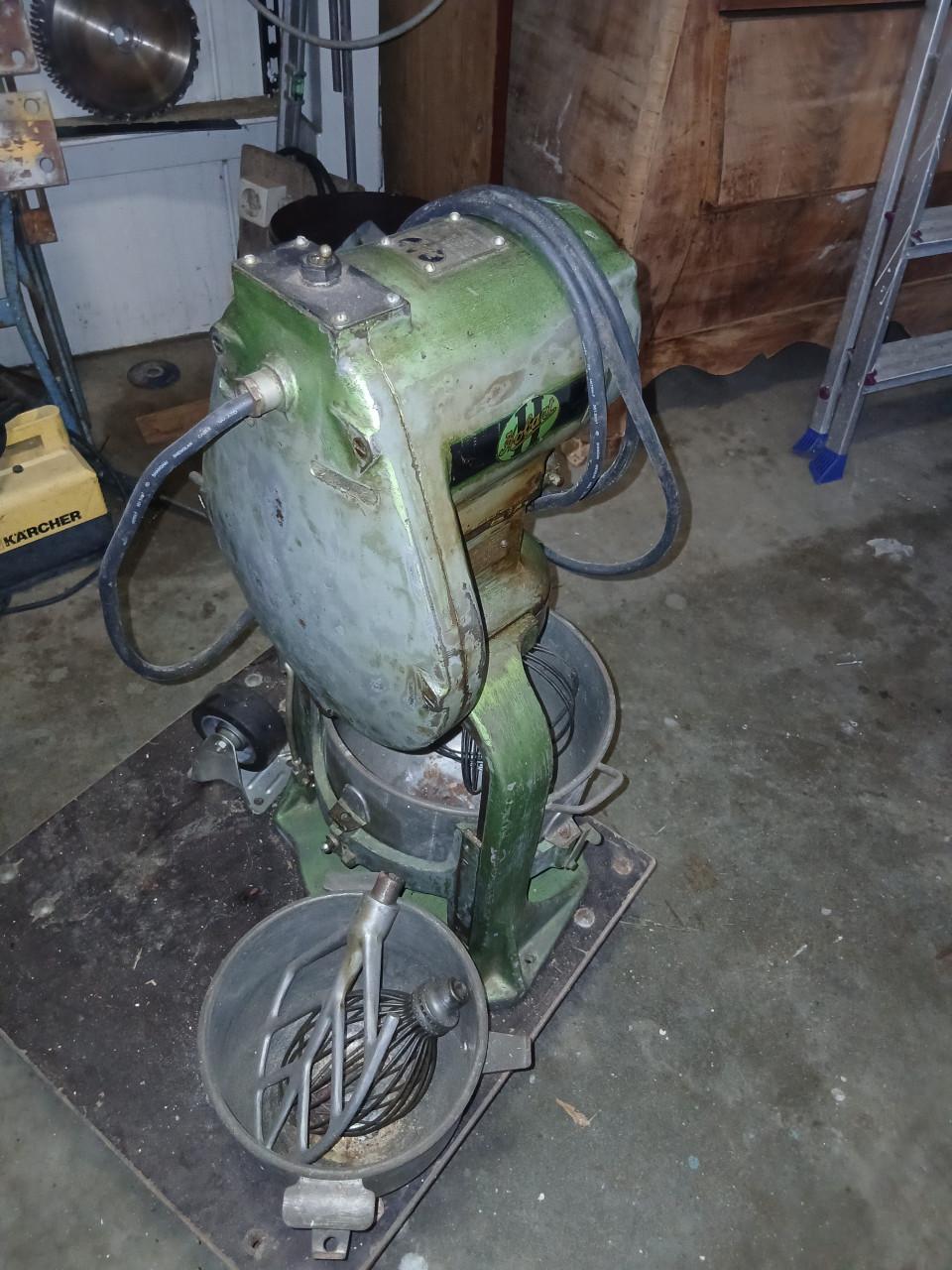 HOBART PLANEET MENGER VINTAGE 5 EN 10 LTR