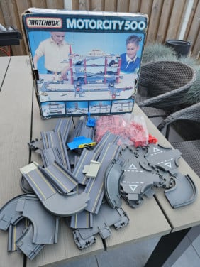 Vintage jaren 90 Matchbox motorcity 500 super set in doos...