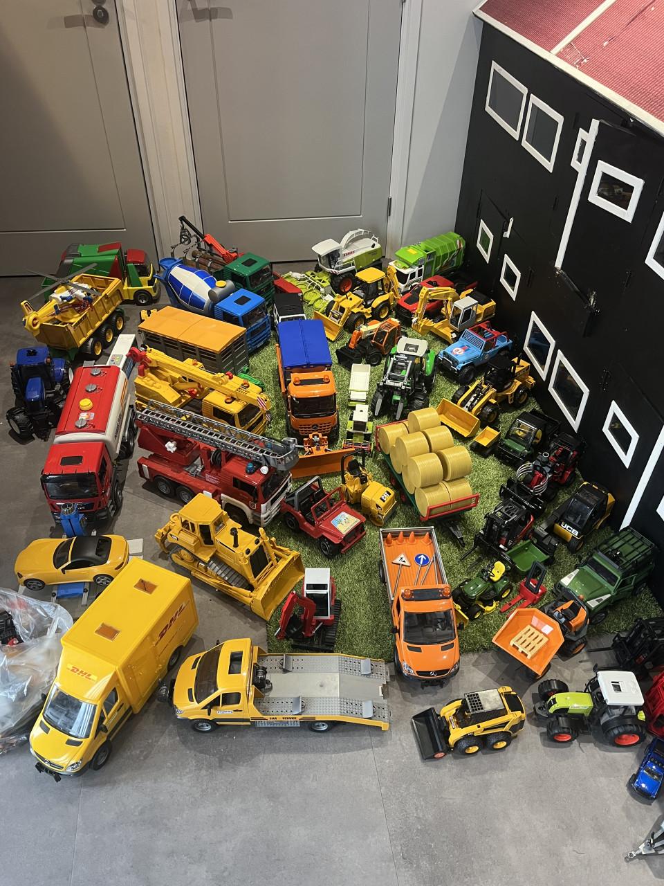 Te koop grote hoeveelheid bruder speelgoed