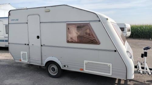 SCHITTERENDE Kip Greyline met voortent