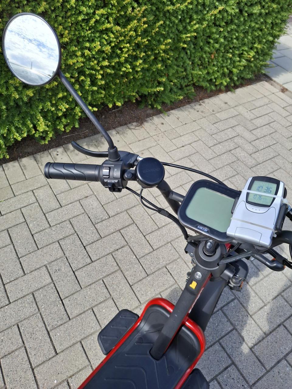 Snorfiets elektrische scooter. Snelheid 32km/uur.