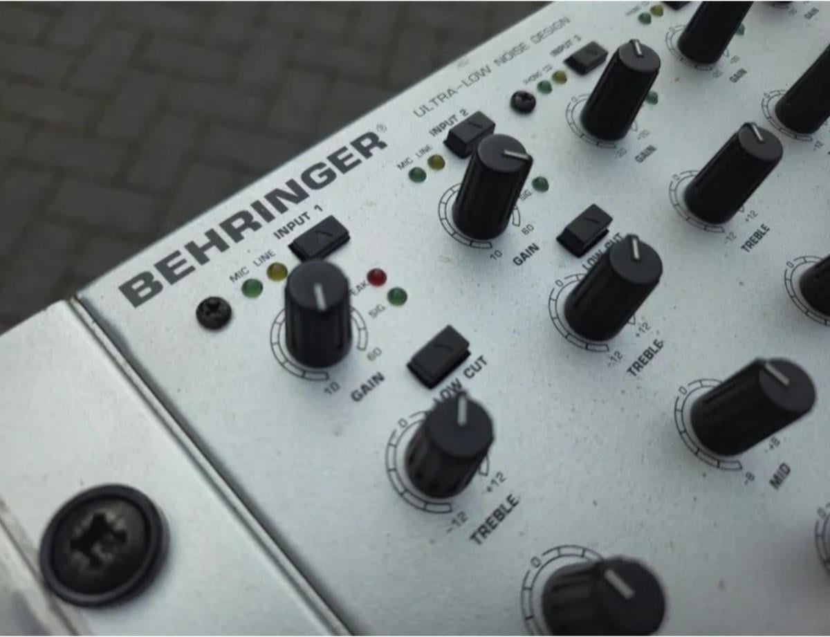 DJ Audio mixers met flightcase