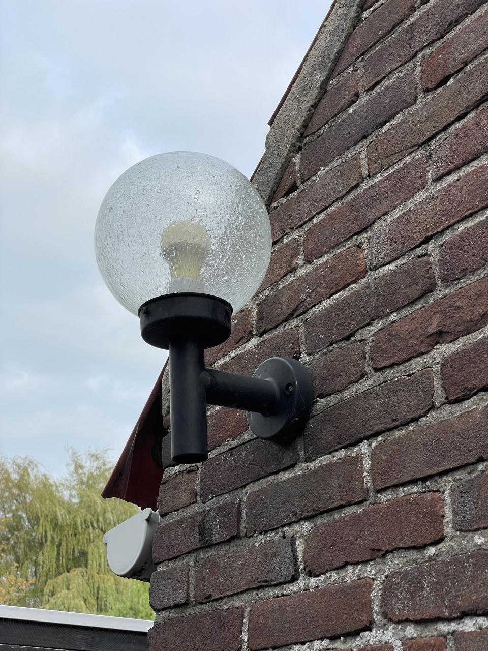 Te Koop 2 dezelfde  buitenlampen