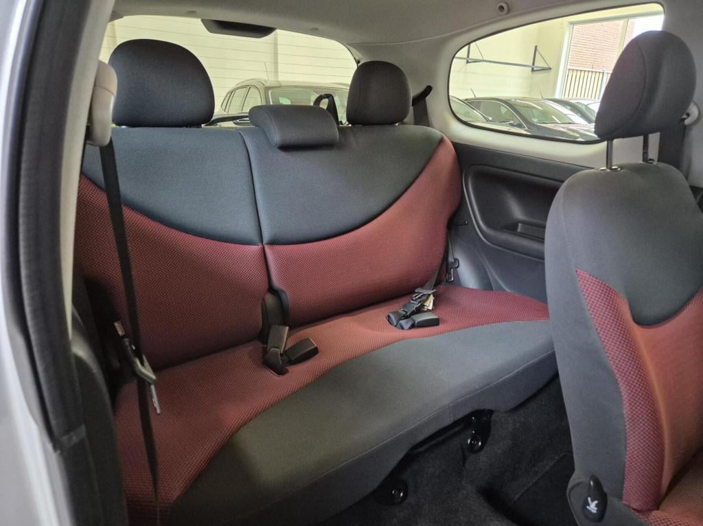 Toyota Yaris 1.3 vvt-i s-line