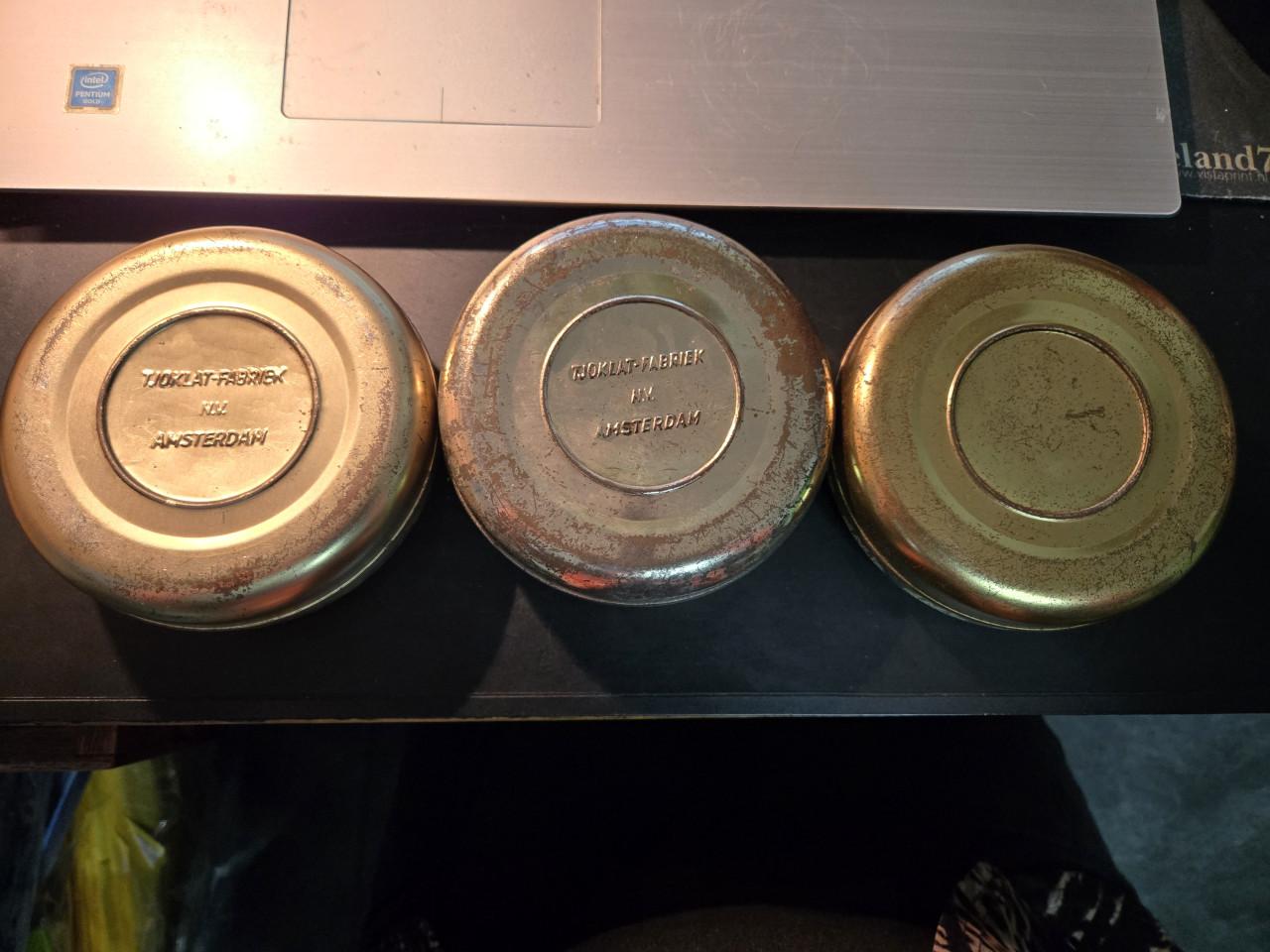 3 ronde vintage Tjoklat Camée Pastilles blikken