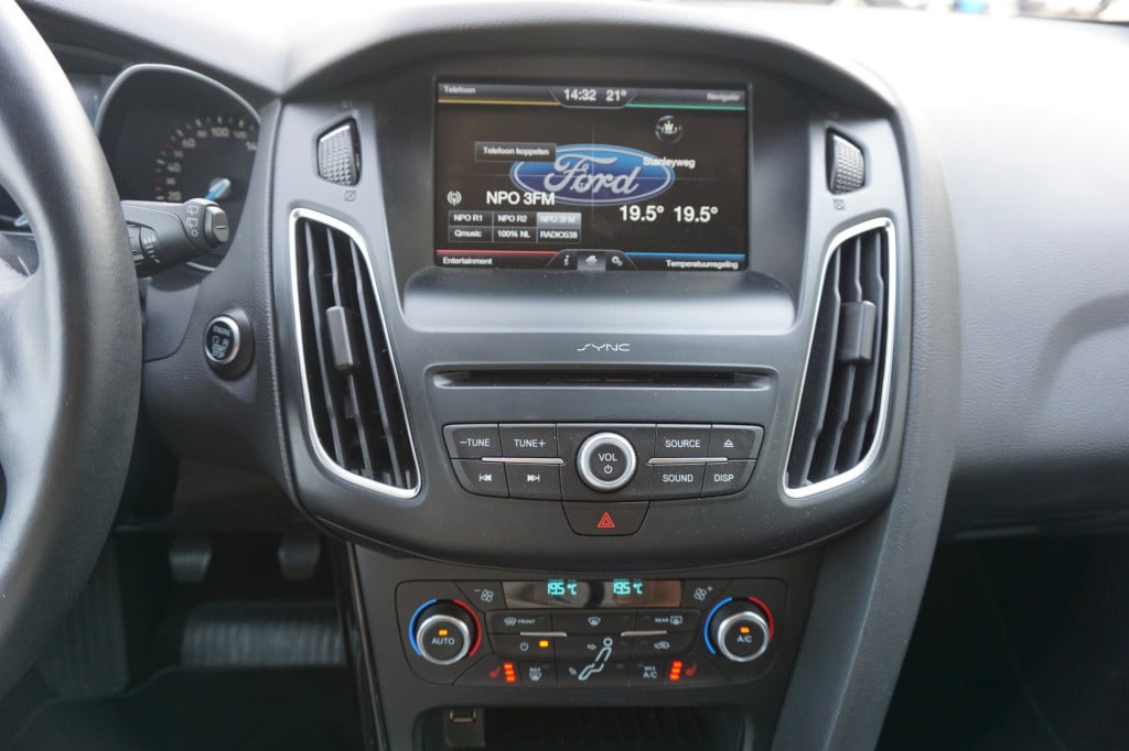 Ford Focus wagon 1.0 titanium climate / navi / stoelverw. / cruise / trekha