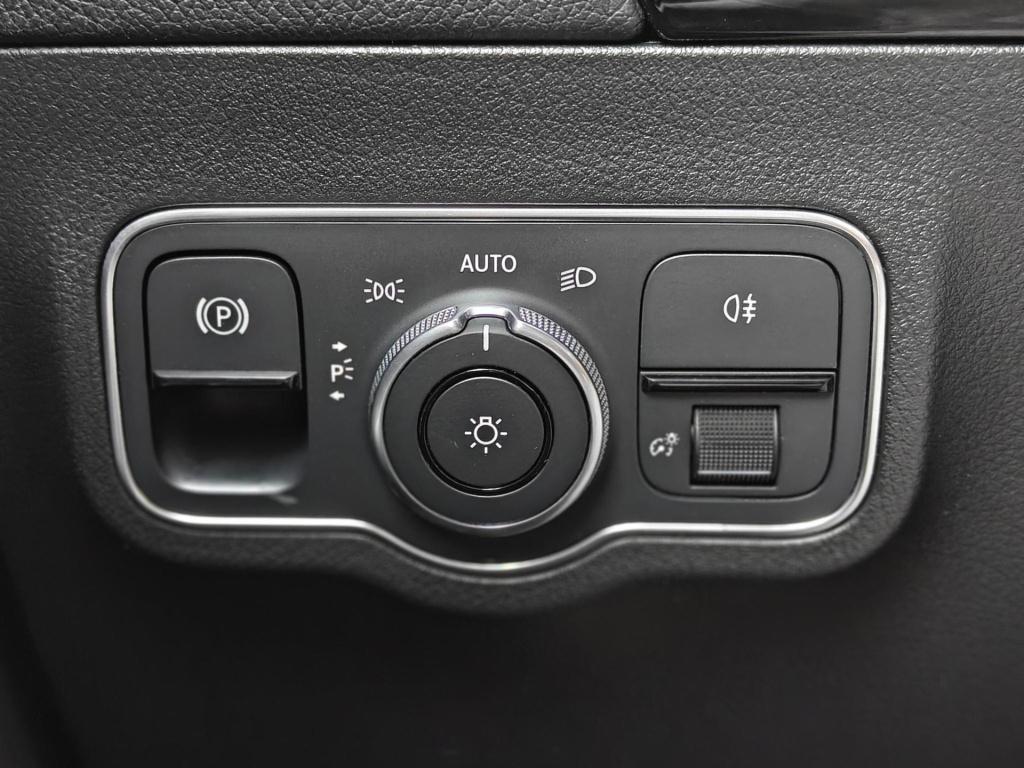 Mercedes-Benz Gla-klasse 180 amg line trekhaak/amg/clima/camera