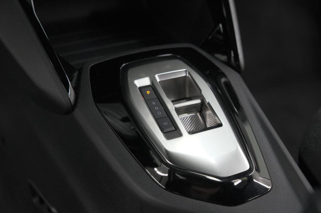 Peugeot 2008 1.2 hybrid 136 style | apple carplay | parkeersensoren | clima