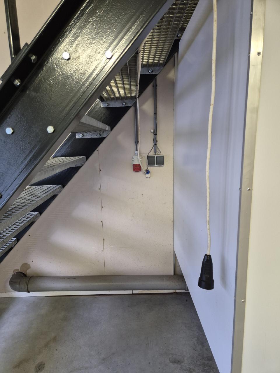 Bedrijfsruimte, opslag, Kantoor te huur