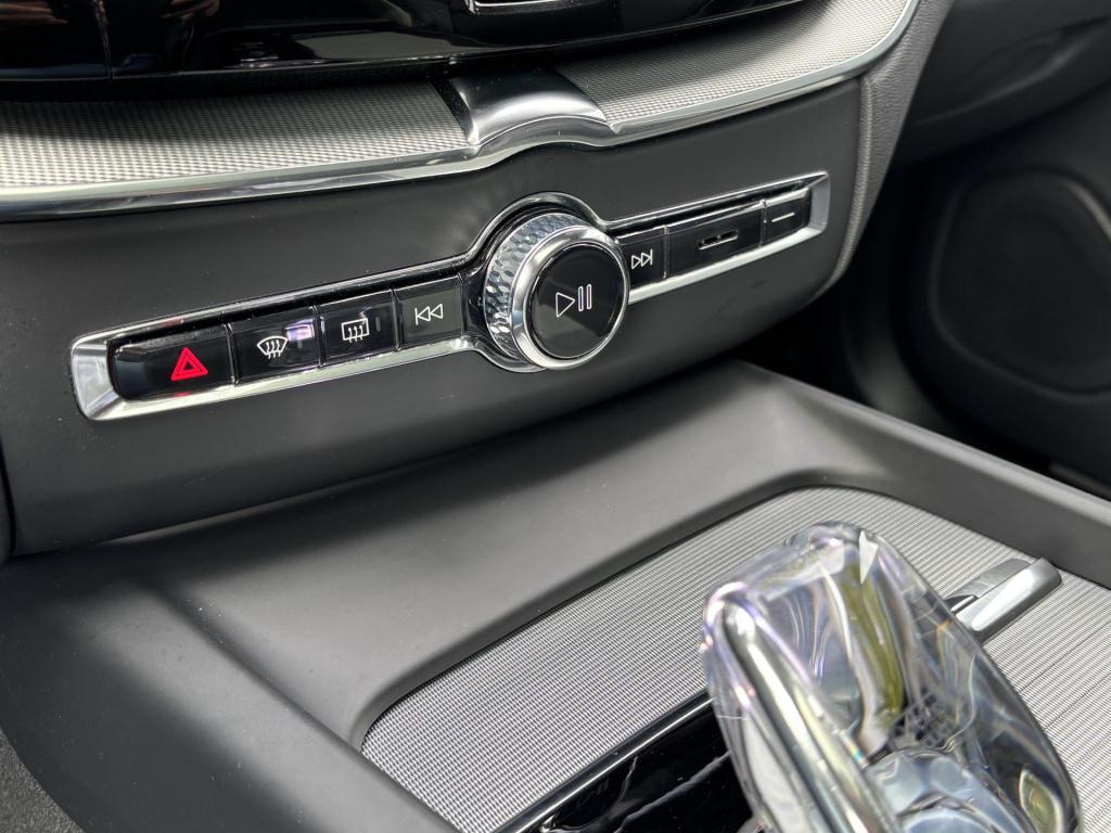 Volvo XC60 2.0 t6 plug-in hybrid awd plus black edition soh 99%