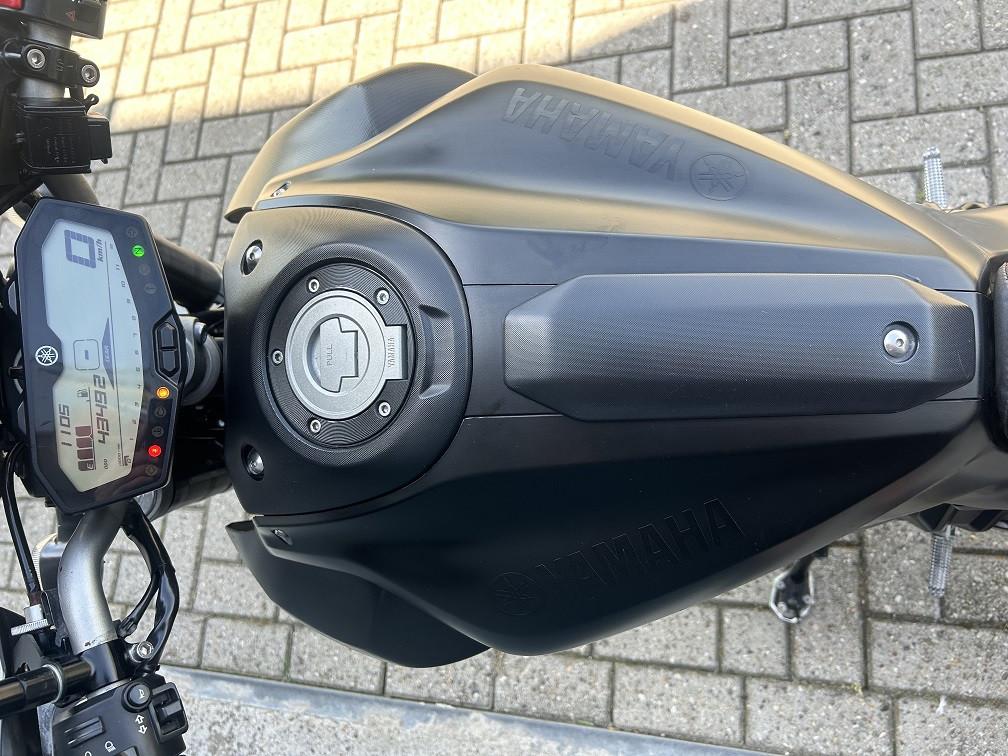Yamaha MT07 uit nov 2015 met 43 dkm, comfortzadels, handkappen etc €4950,-