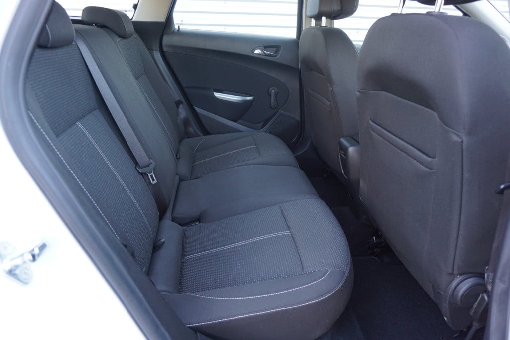 Opel Astra sports tourer 1.4 turbo sport airco / cruise / navi / elektr. ra