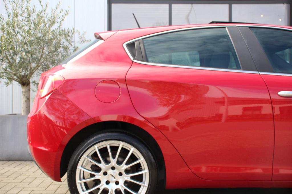 Alfa Romeo Giulietta 1.4 turbo turismo -170 pk - trekhaak - panoramadak - p