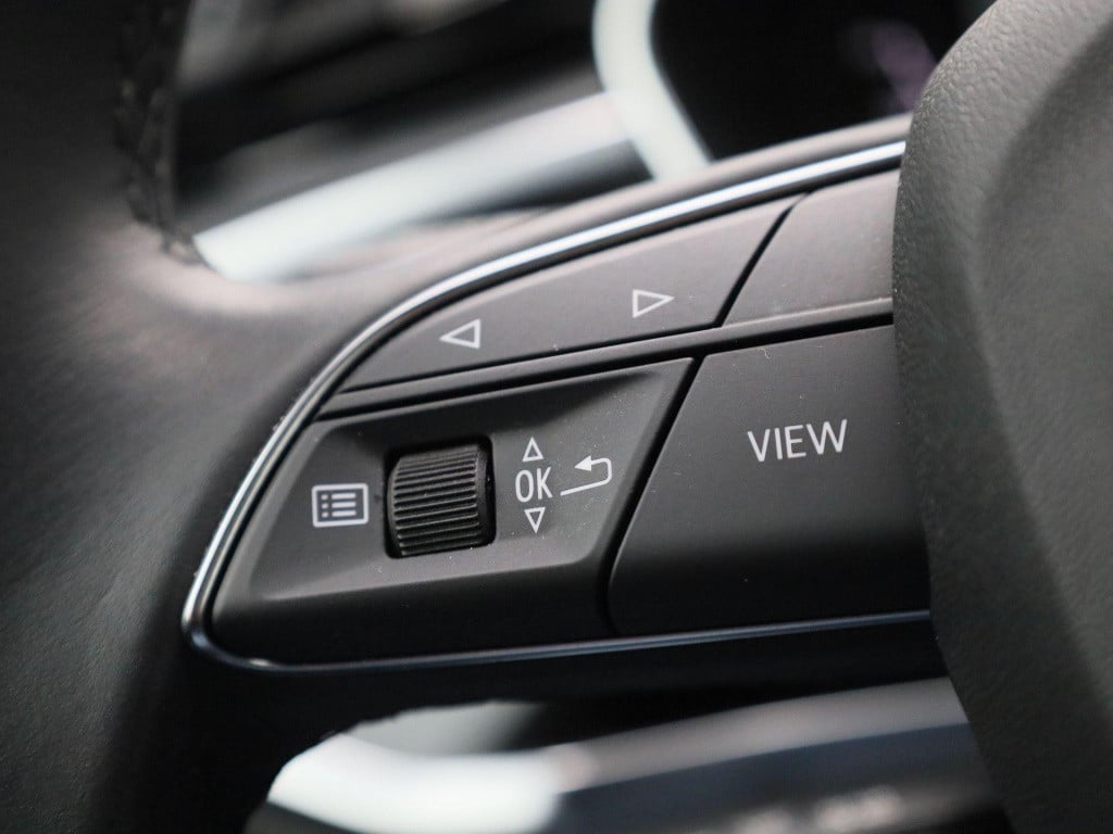 Audi Q3 45 tfsi e s tronic | automaat | lmv | parkeer sensoren | virtual co