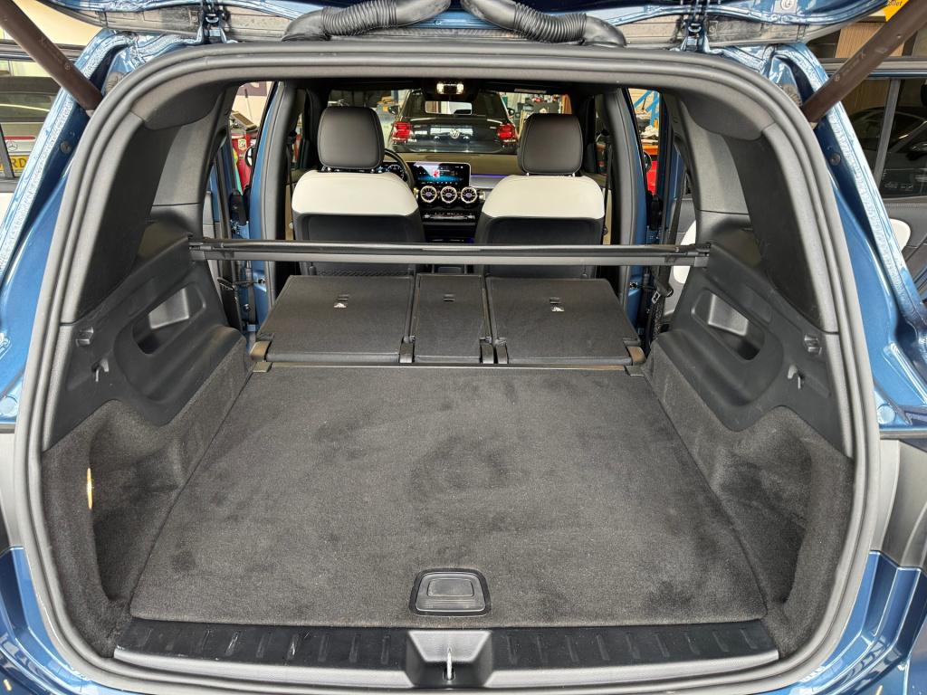 Mercedes-Benz 200-klasse glb amg night-pakket automaat , wegklapbare trekha