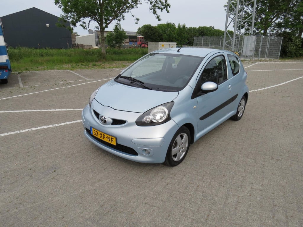 Toyota Aygo 1.0-12v sport