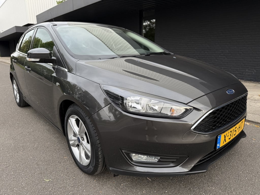 Ford Focus 1.0 titanium edition // nieuwe distributie + grote beurt //