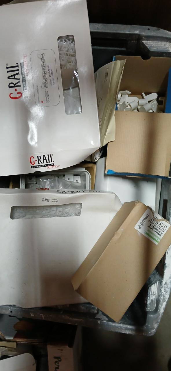 8 dozen gordijn ophangmateriaal en toebehoren