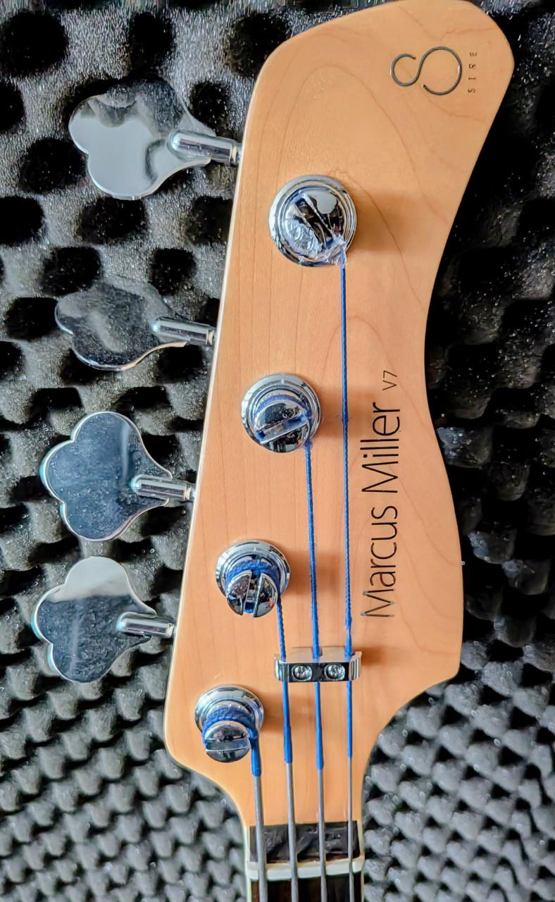 In nieuwstaat: Sire Marcus Miller V7 fretloze basgitaar. .