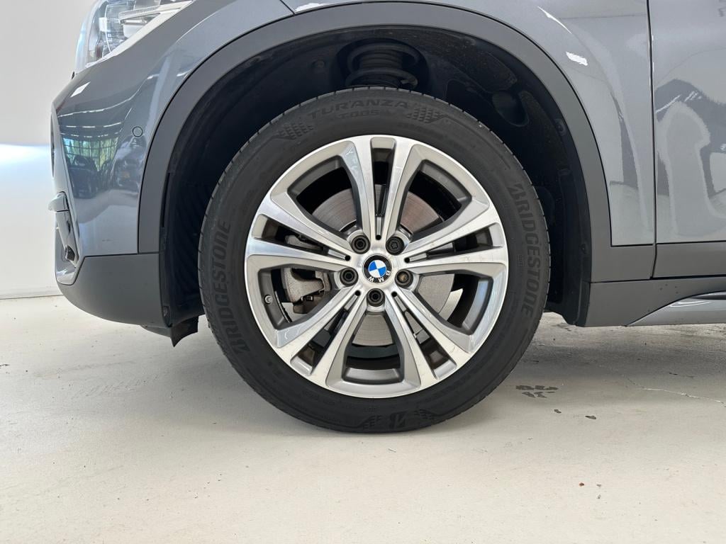 BMW X1 sdrive20i sport line | trekhaak | head-up-display | stoelverwarming 