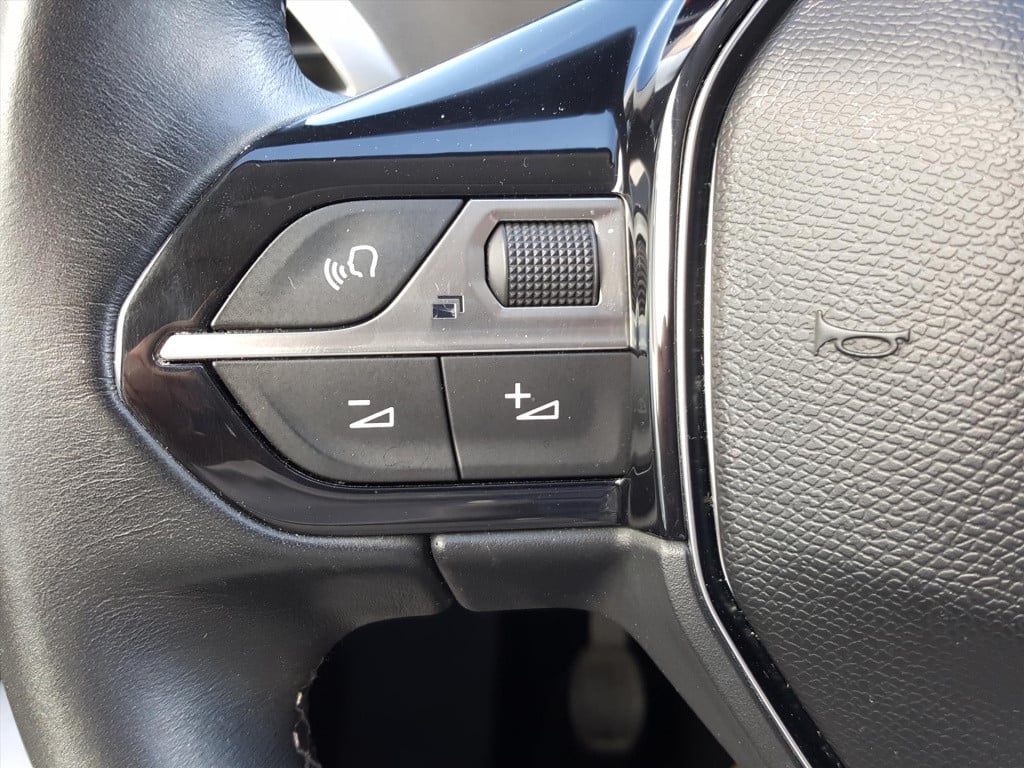 Peugeot 3008 1.2pt 130pk allure trekhaak | navi | apple carplay & android a