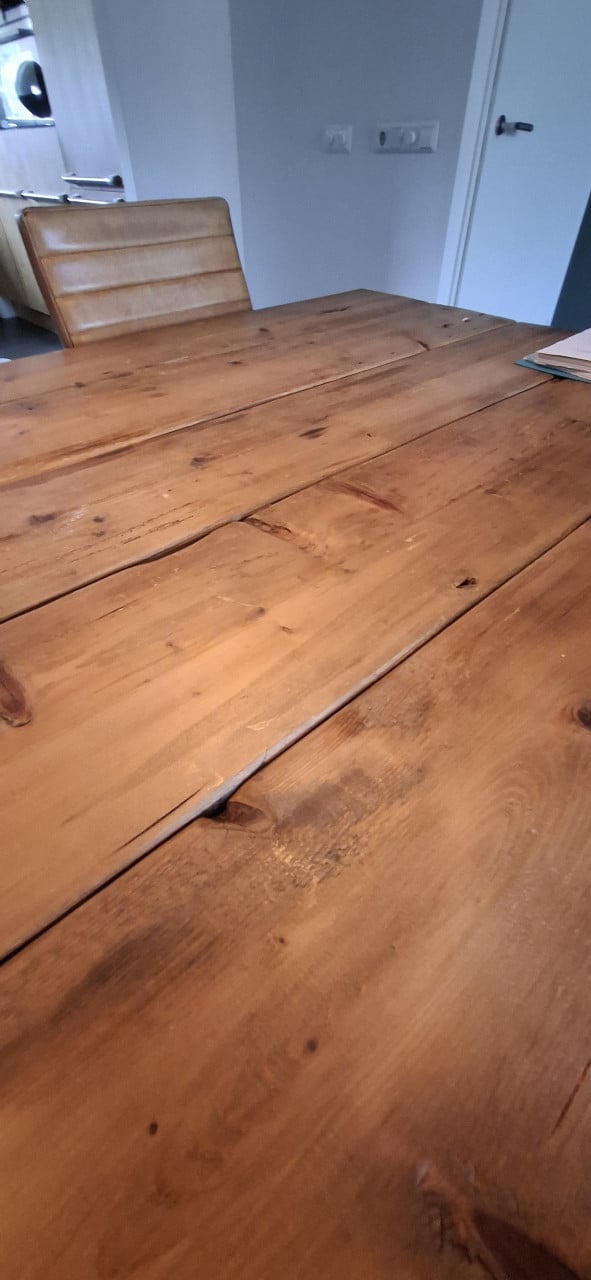 Eettafel met 6 stoelen