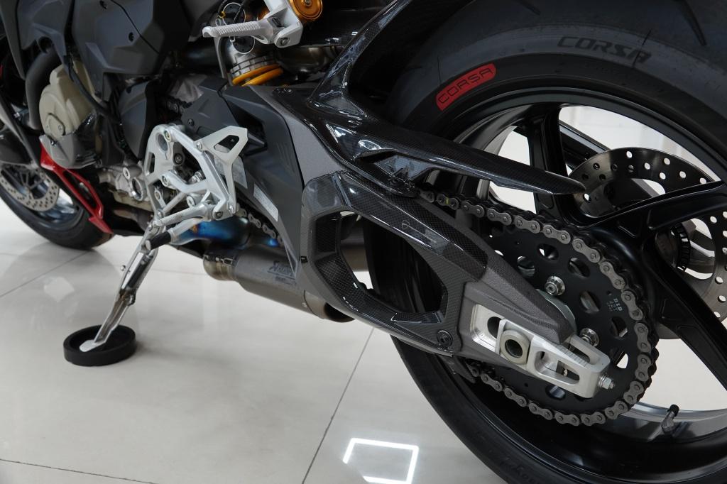 Ducati Streetfighter tour v4 s | akrapovic | carbon |